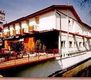 Tre Santi 2*, Treviso Italia